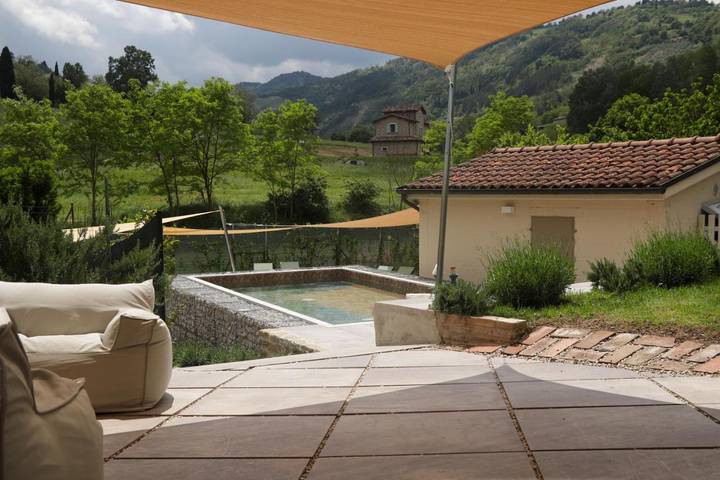 Ferienwohnung für 3 Personen, mit Balkon und Terrasse sowie Whirlpool und Garten