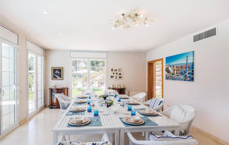 Apartment mit Meerblick, Pool und Terrasse in Urbanizacion Montcabrer, Cabrils