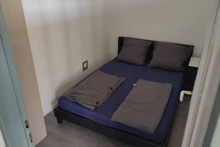 Ganze Wohnung, 2-Zimmer Wohnung in Innenstadtlage in Neumünster, Schleswig-Holstein Binnenland
