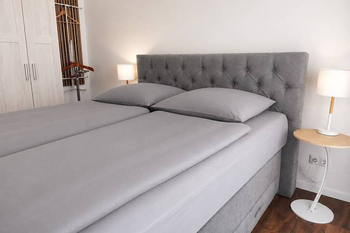 Ganze Wohnung, Gemütliche Ferienwohnung am Hainer See mit 2 Balkonen, Seeblick / 60m² / 4 Pers. in Neukieritzsch, Hainer See