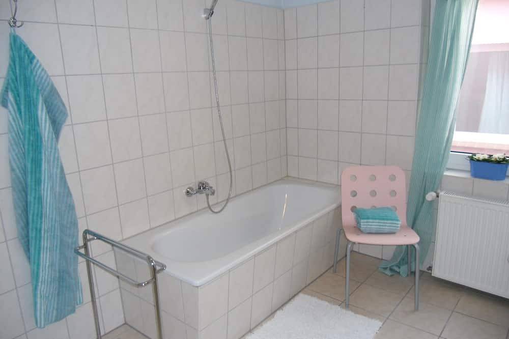 Röbels Altstadt+Müritz zu Fuß, Wlan, 2+1, Innenhof, Bus in Röbel, Müritz