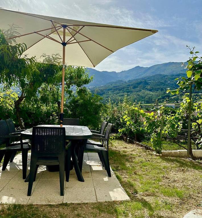 Gîte pour 6 personnes, avec vue et terrasse dans Teixoso