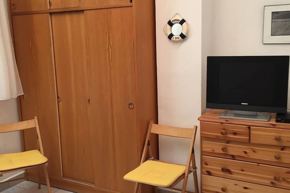 Entire apartment, 1-room studio, Cassis, comfortable, close to beaches and Calanques hikes, in Cassis, Calanques National park
