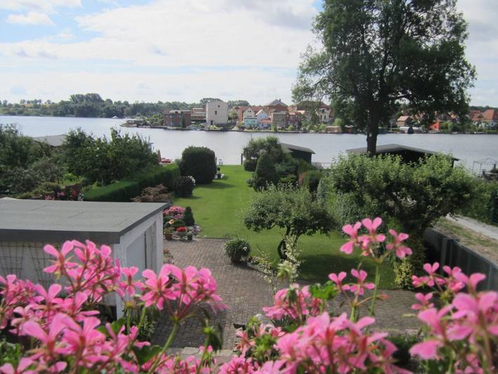 Ganze Ferienwohnung, Ferienwohnung mit Seezugang - ruhig gelegene Ferienwohnung mit direktem Seezugang in Malchow, Fleesensee