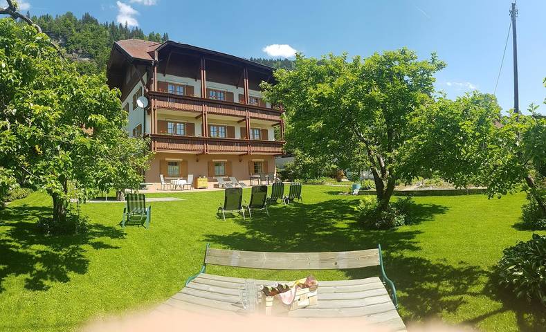 Ferienwohnung für 4 Personen, mit Balkon und Terrasse sowie Garten und Seeblick am Ossiacher See