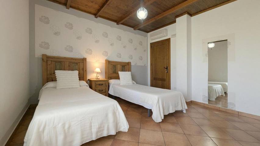 Casa de vacaciones para 15 personas, con Balcón además de Terraza y Piscina en Provincia de Badajoz - 3
