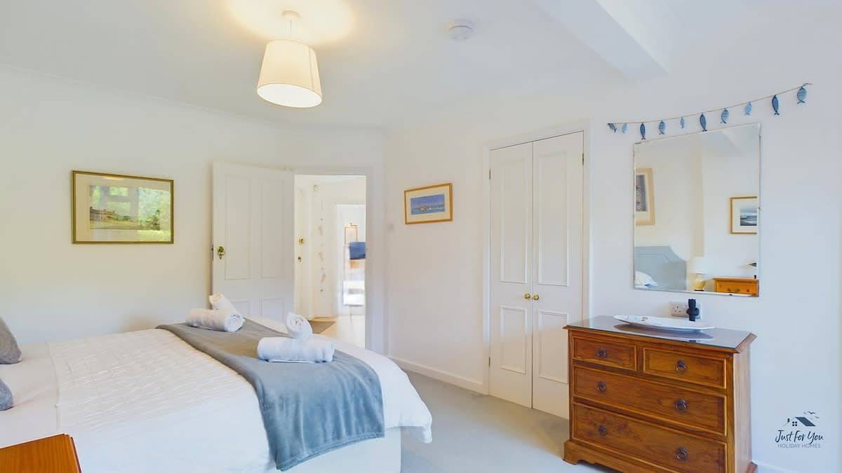 White Roses a dog friendly retreat for two in Bembridge, Isle of Wight