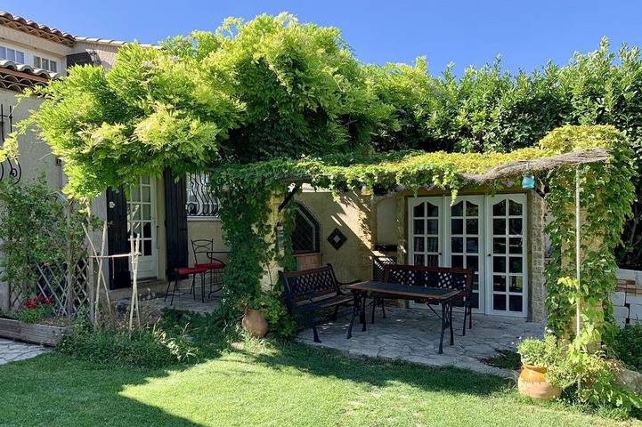 Gîte pour 5 personnes, avec Balcon et Jardin à Miramas