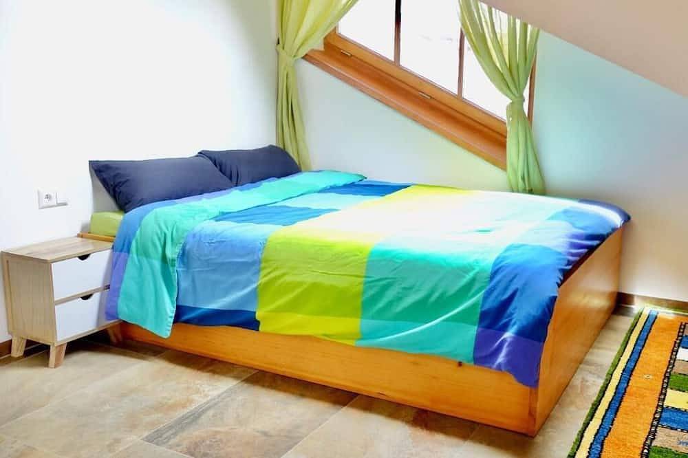 Ganze Wohnung, Ferienwohnung mit separatem Schlafzimmer, Schlafcouch im Wohnzimmer, Kaminofen in Samerberg, Bayerische Alpen