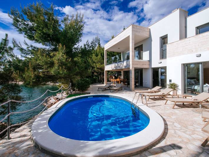 Ferienhaus für 8 Personen, mit Garten in Starigrad Paklenica