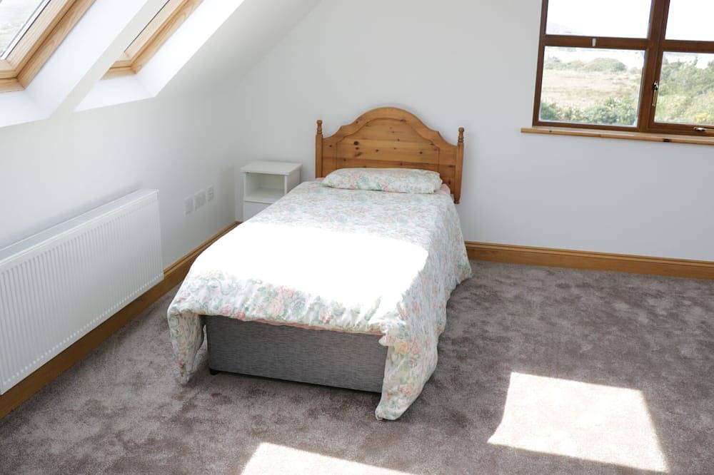 Kevin'S House, pet friendly in Achill Island, County Mayo in Acaill