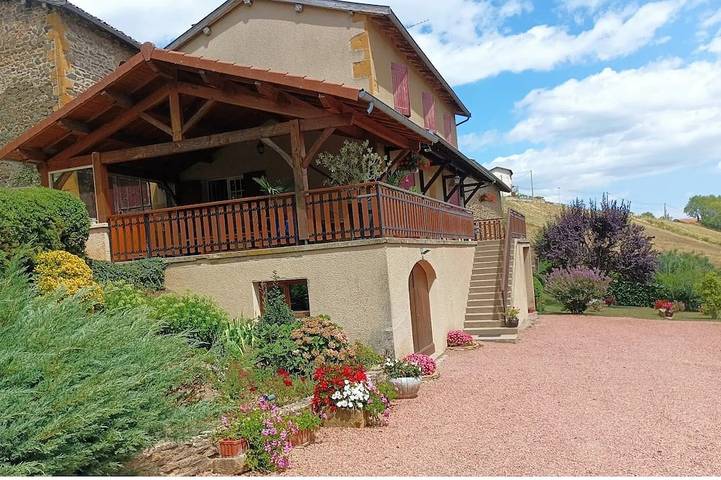 Gîte pour 16 personnes, avec Jardin à Ternand