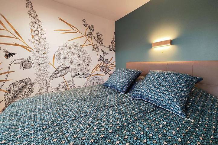 Gîte pour 6 personnes, avec Terrasse ainsi que Jardin et Piscine à Allonnes - 3