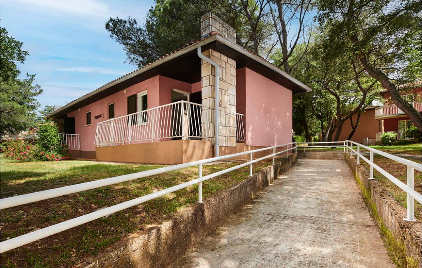 Appartement de vacances entier, Charmant appartement avec piscine, terrasse et jardin, à 1,5 km de la plage in Umag, Région d'Umag