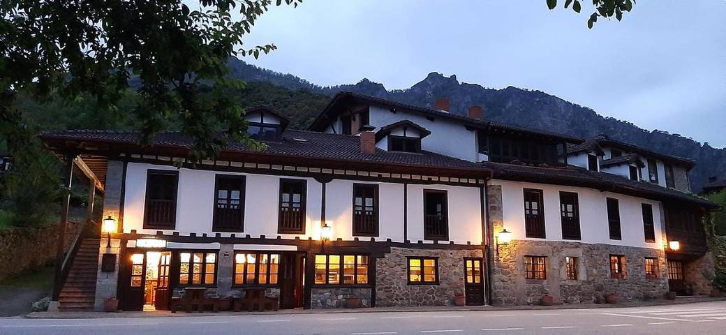 Casa rural, con Terraza y Jardín en Liébana