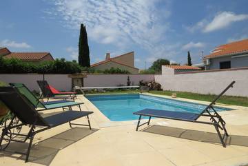 Cottage pour 6 personnes, avec piscine ainsi que jardin et terrasse à Saint-Laurent-de-la-Salanque