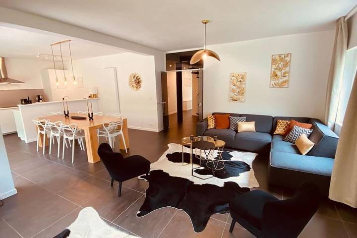 Location de vacances pour 9 personnes, avec Terrasse ainsi que Jardin et Vue dans Tilff