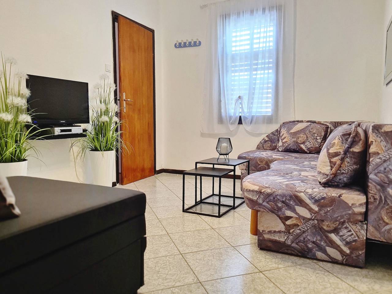 Ganze Wohnung, 1-Zimmer-Ferienwohnung mit Balkon und Meerblick Baska, Krk A-22600-c in Baska, Krk