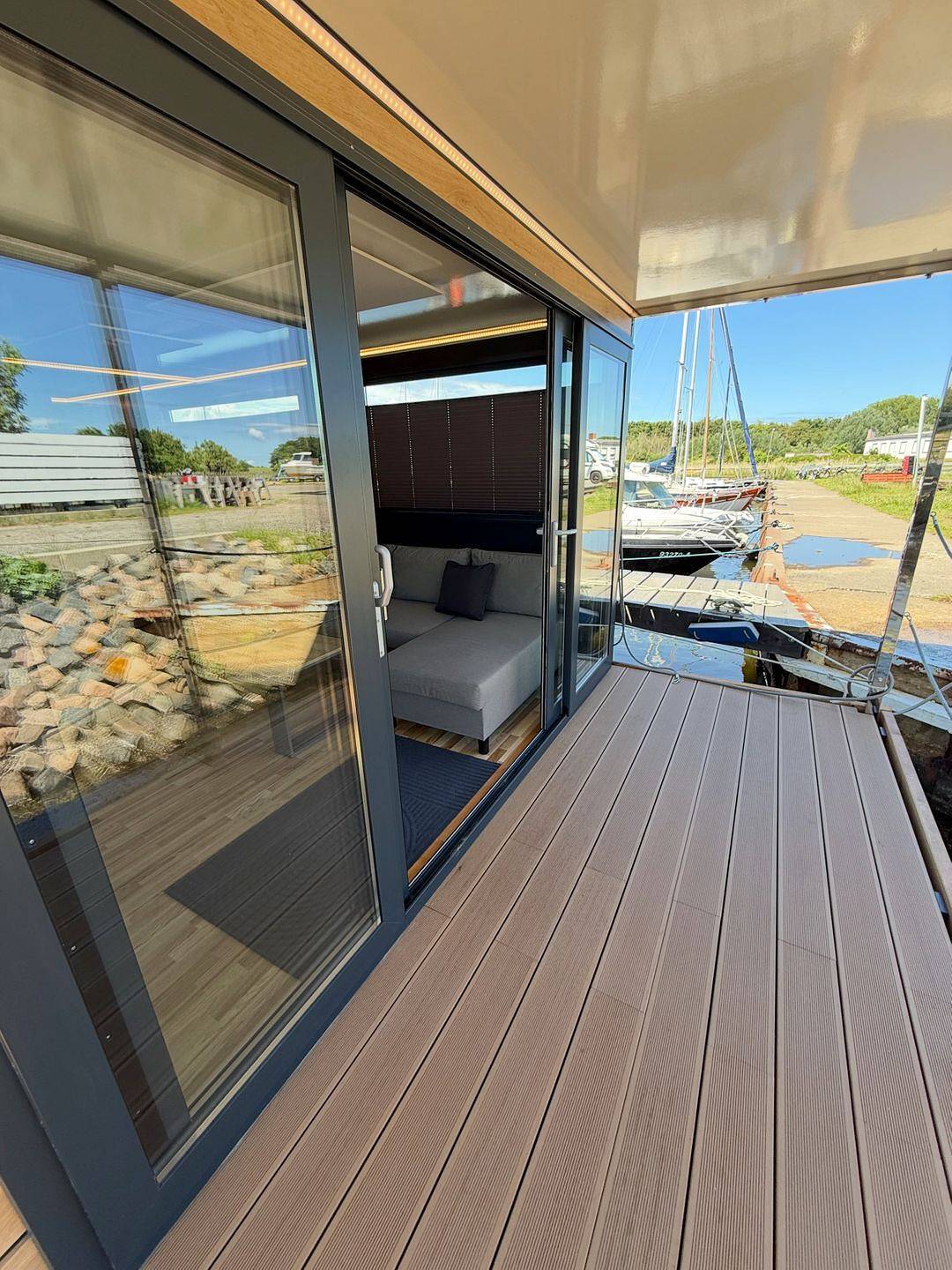 Hausboot Baltic Loft – Exklusives Wohnerlebnis direkt auf der Ostsee auf Fehmarn in Fehmarnsund, Fehmarn