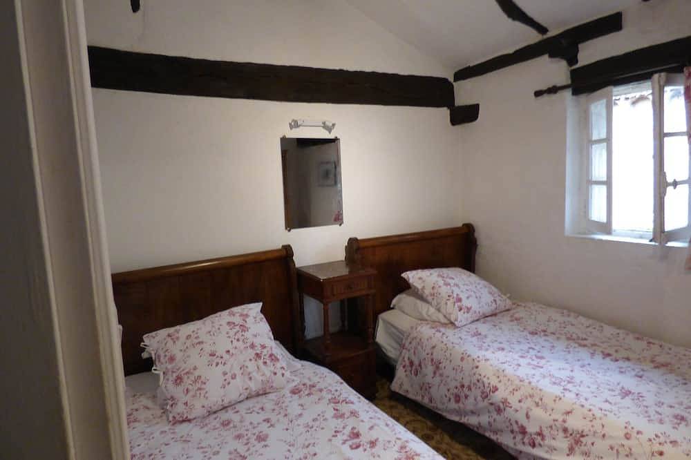 Casa de Pueblo Bijou Con Piscina Climatizada En Tranquil Courtyard Gardens in Saint-Antonin-Noble-Val, Tarn y Garona