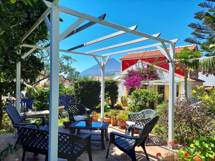 Gîte pour 2 personnes, avec terrasse ainsi que vue et jardin à Lajes do Pico