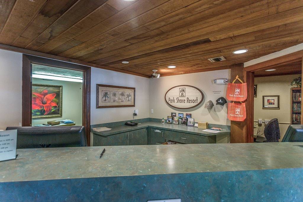 Ganze Wohnung, Water view condo with Wifi, screened balcony, pool, tennis, & on-site dining in Naples (Florida), Southwest Florida