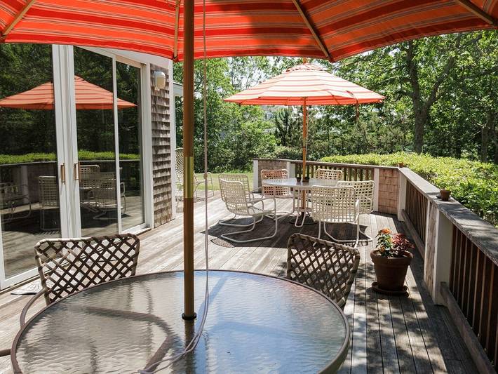 Vacation rental for 10 people, with yard in Martha's Vineyard