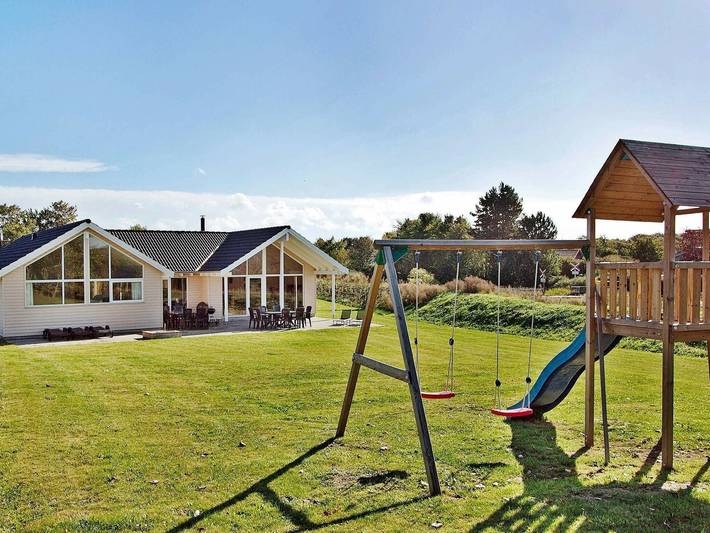 Ferienhaus für 16 Personen, mit Sauna und Whirlpool sowie Terrasse und Pool, kinderfreundlich in Tisvilde - 2