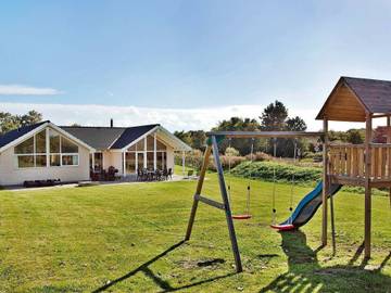 Ferieudlejning til 16 Personer i Tisvilde, Gribskov, Billede 1