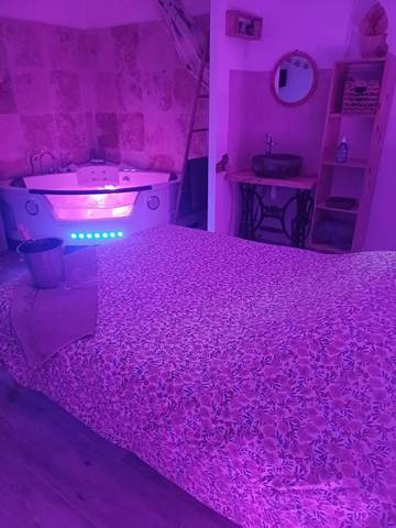 Maison d’hôte pour 2 personnes, avec jacuzzi et jardin ainsi que piscine et terrasse dans la Drôme