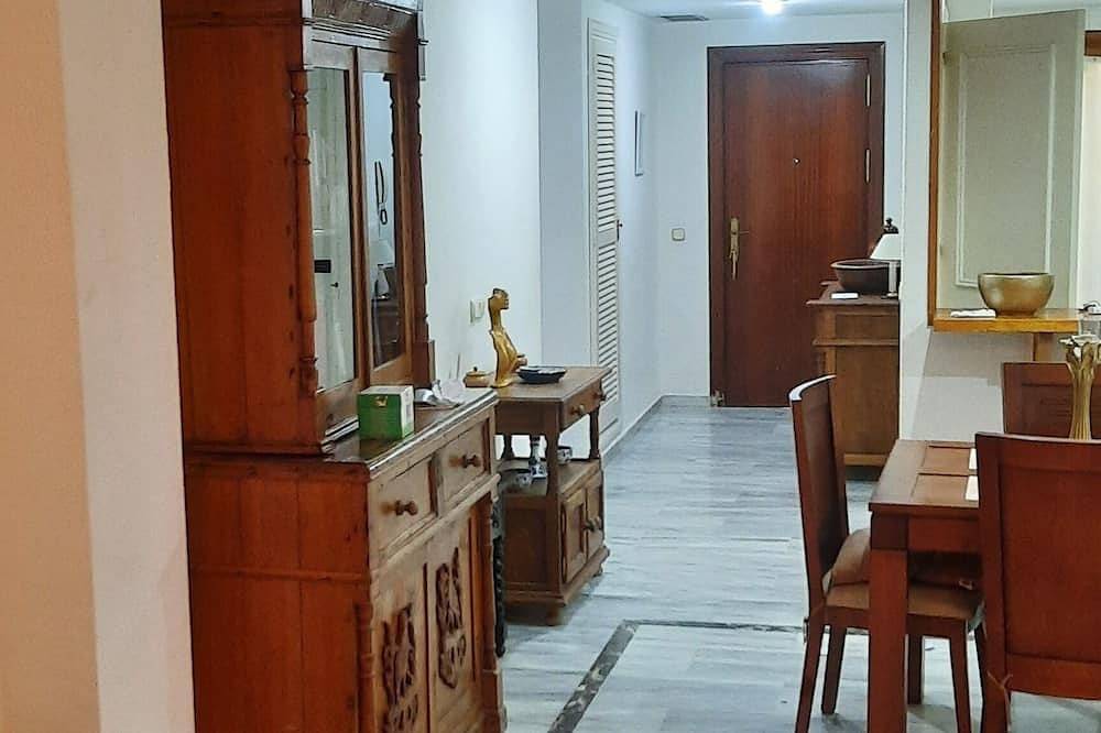 Ganze Wohnung, Gut ausgestattete 2 Schlafzimmer, 2 Badezimmer Apartment im Poolbereich in Puerto de la Duquesa, Manilva
