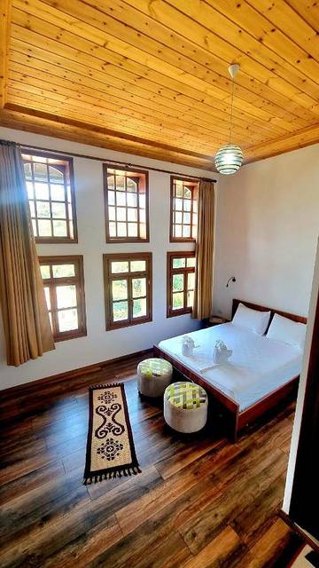 Maison d’hôte pour 2 personnes, avec vue et jardin dans Gjirokastër