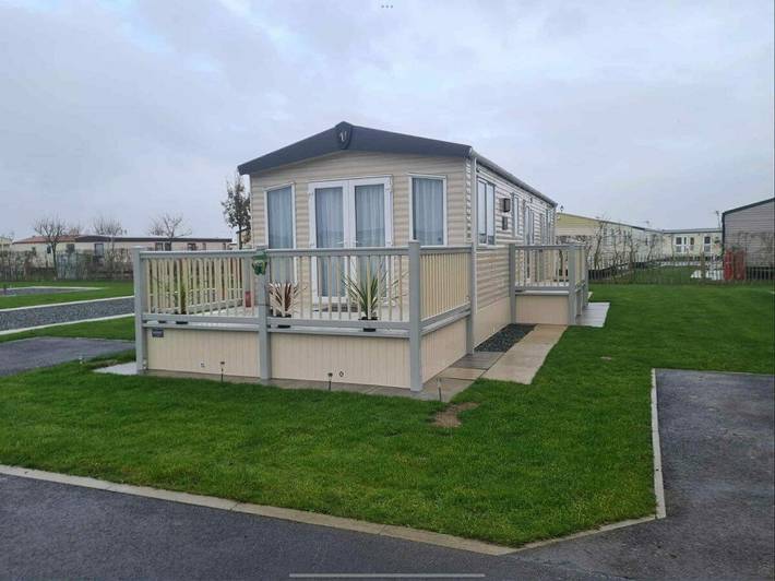 Caravan for 8 people, with garden and pool, with pets in Chapel St. Leonards