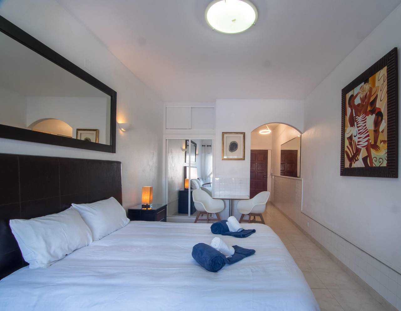 Entire holiday apartment, Lagos Main Avenue studio with Marina view balcony in São Sebastião, Lagos