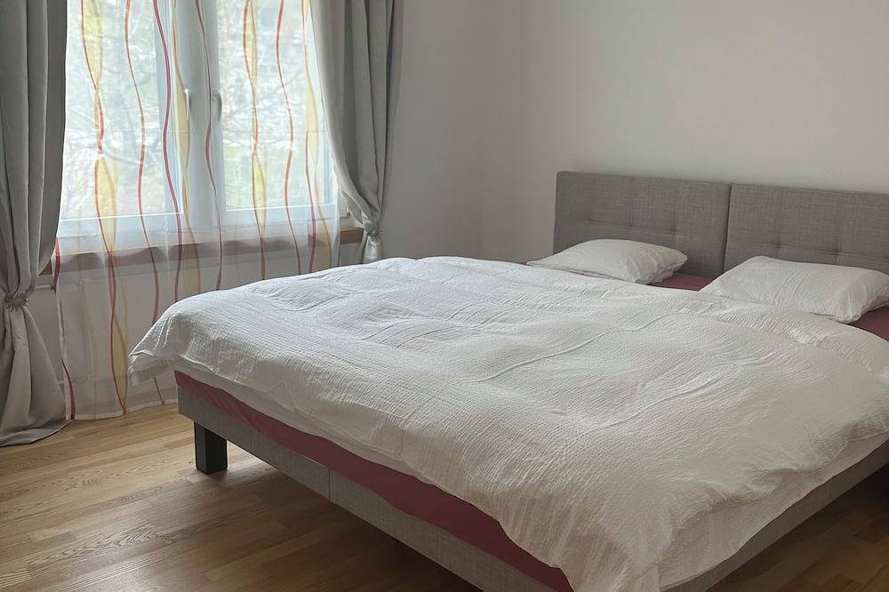 Ganze Wohnung, Tolle Wohnung 5 km vom Skigebiet Laax/Flims entfernt. Direkt oberhalb Golfplatz. in Sagogn, Flims Laax Falera