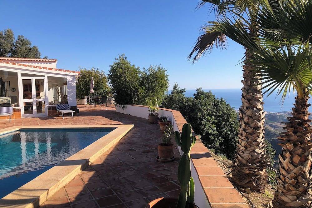 Casa Vista al Mar  mit atemberaubenden Blick auf Mittelmeer und Berge in Sayalonga, Cordillera Penibética