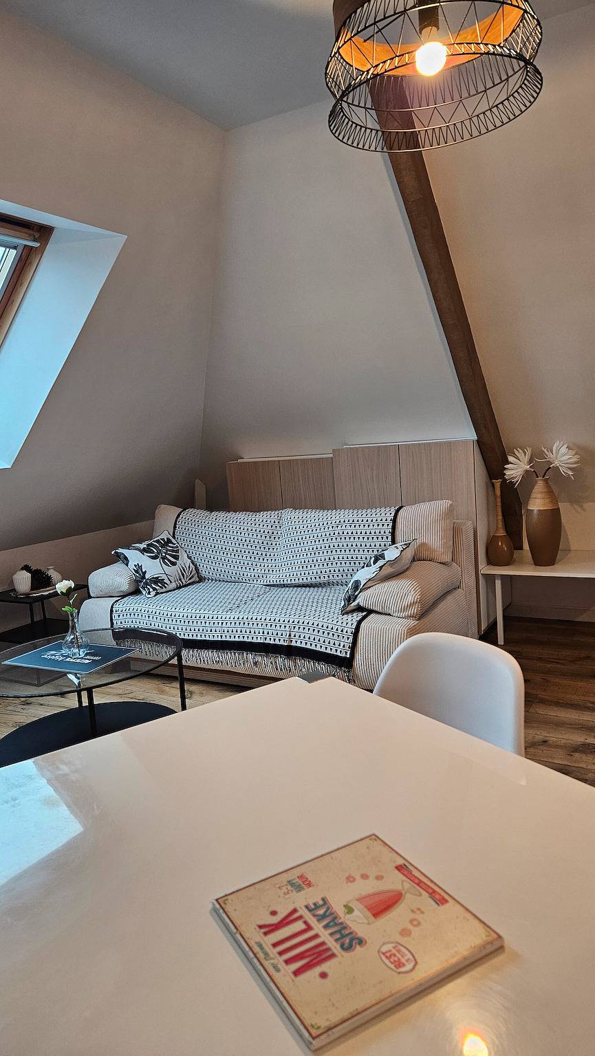 Entire apartment, Apartment 'Au Cœur Du Village' with Wi-Fi in Berric, Vannes region
