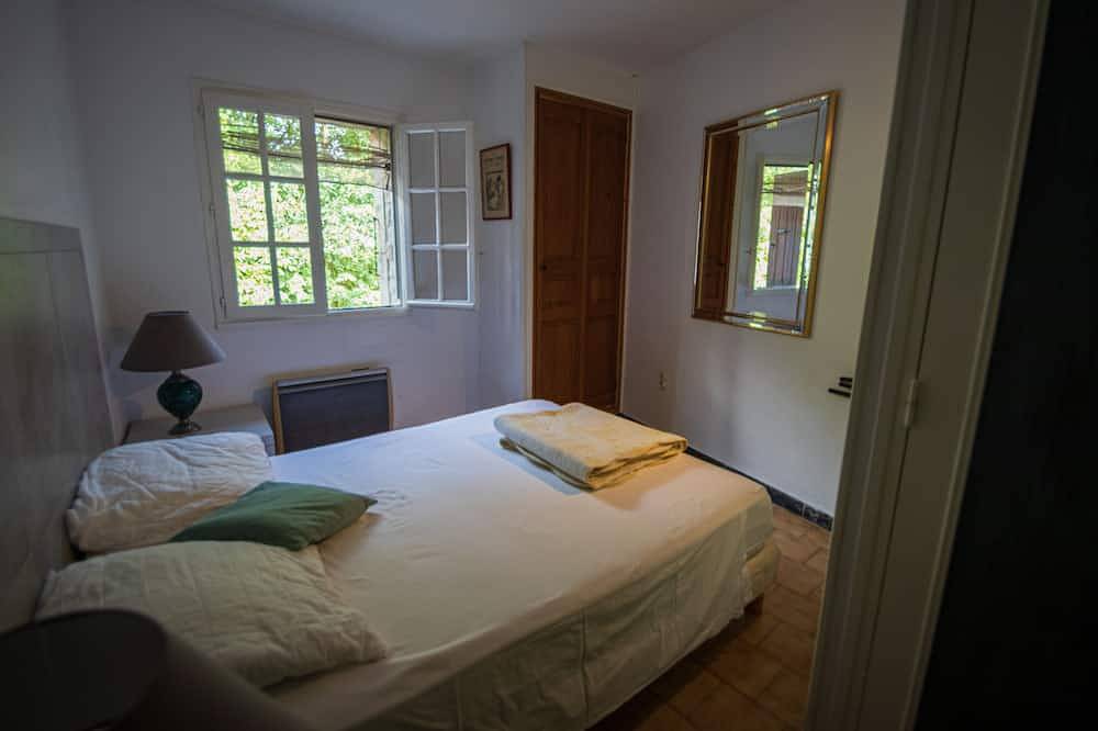6-person gîte in the large building on the Garidels estate in Gravières, Parc naturel régional des Monts d'Ardèche