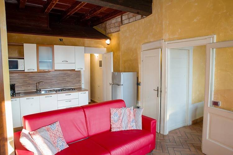 Ganze Wohnung, Borgo Alba Apt. mit Gemeinschaftspool in Maderno, Toscolano-Maderno
