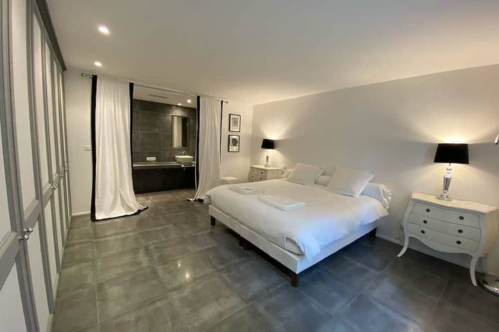 Location de vacances pour 13 personnes, avec jardin à Aurons - 2