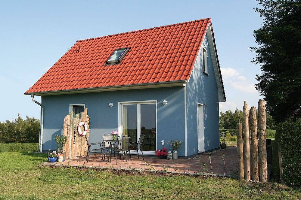 \"Söt`Hafenhus\" am idyllischen, kleinen Hafen, Weitblick auf Boddenwiesen in Pruchten, Vorpommern-Rügen