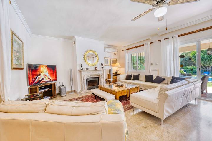 Casa rural para 12 personas, con Balcón y Jacuzzi además de Terraza y Jardín en Estepona - 3