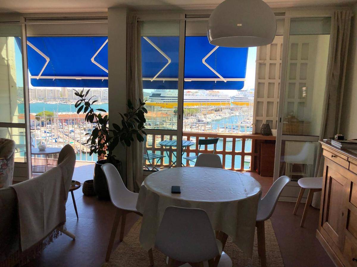 Appartement entier, Riopassions, Grand T3, Belle Vue Mer in Toulon, Côte méditerranéenne (France)