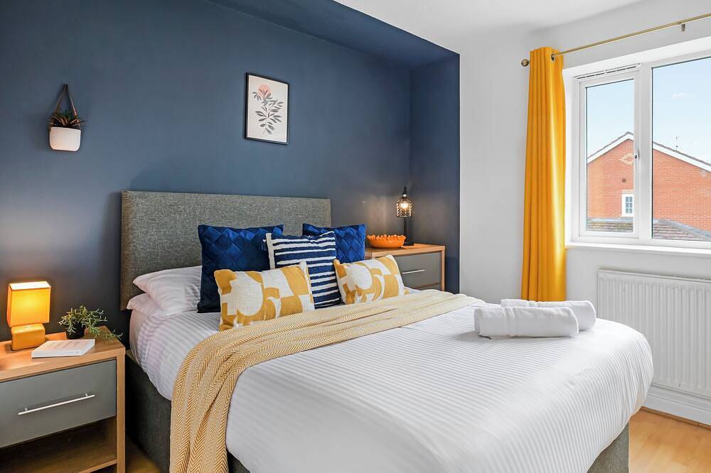 Cozy Haydock Home With Easy Transport Links in St Helens and Wi-Fi in St Helens, Nordwestengland