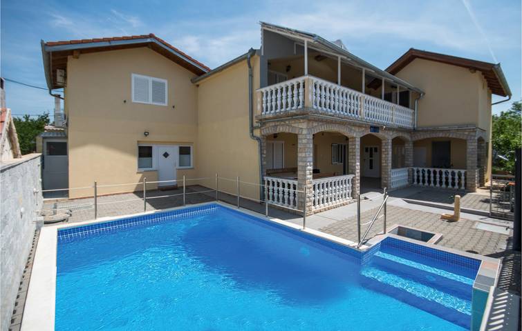 Entire holiday apartment, Charming Kakma Apartment with Pool, Wi-Fi, and Close to City Center in Općina Polača, Zadar