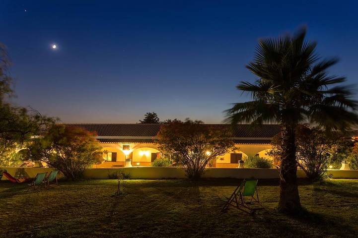 Ferienhaus für 6 Personen, mit Terrasse und Garten sowie Pool in Estoi