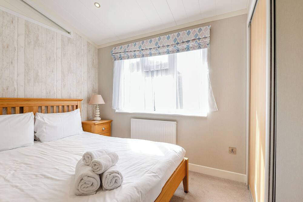 Superior Lodge 4 (Pet) in Albury, Guildford