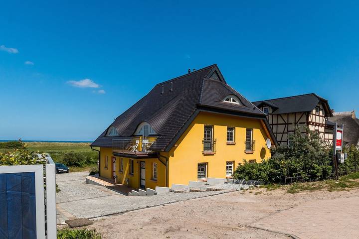 Ferienhaus mit Meerblick für 6 Personen, mit Seeblick und Terrasse sowie Sauna in Ahrenshoop
