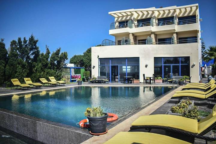 Chambre d’hôte pour 2 personnes, avec piscine ainsi que jardin et terrasse