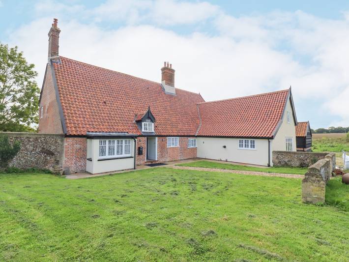 Cottage for 13 people, with garden in Suffolk Coastal